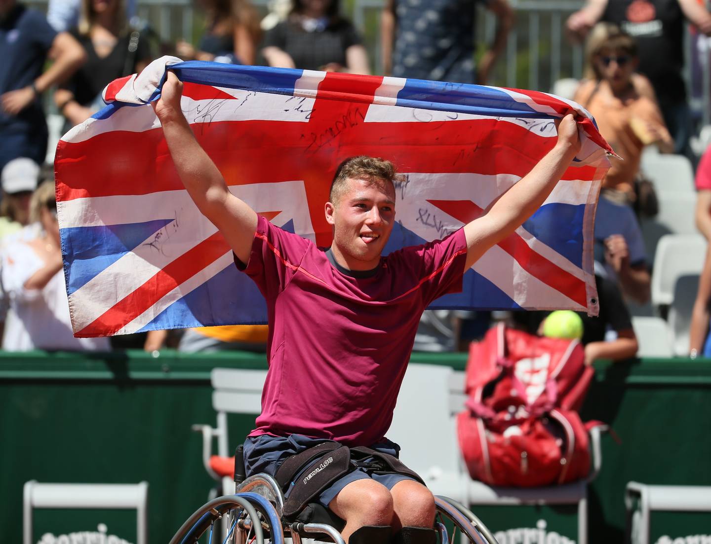 Alfie Hewett celebrating Roland Garros win 