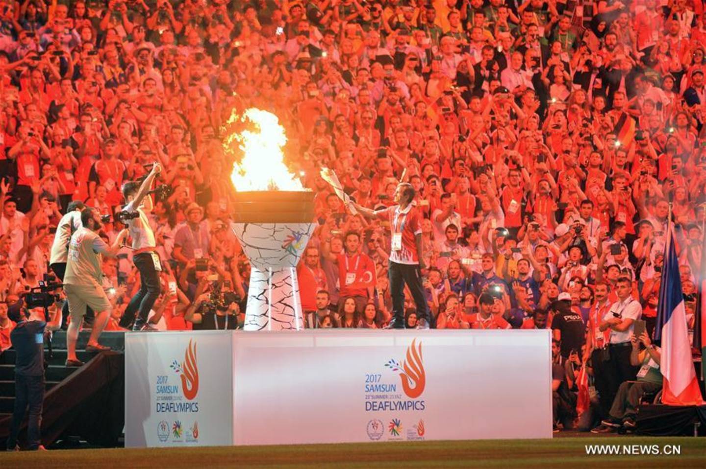 Samsun opening ceremony lighting the flame