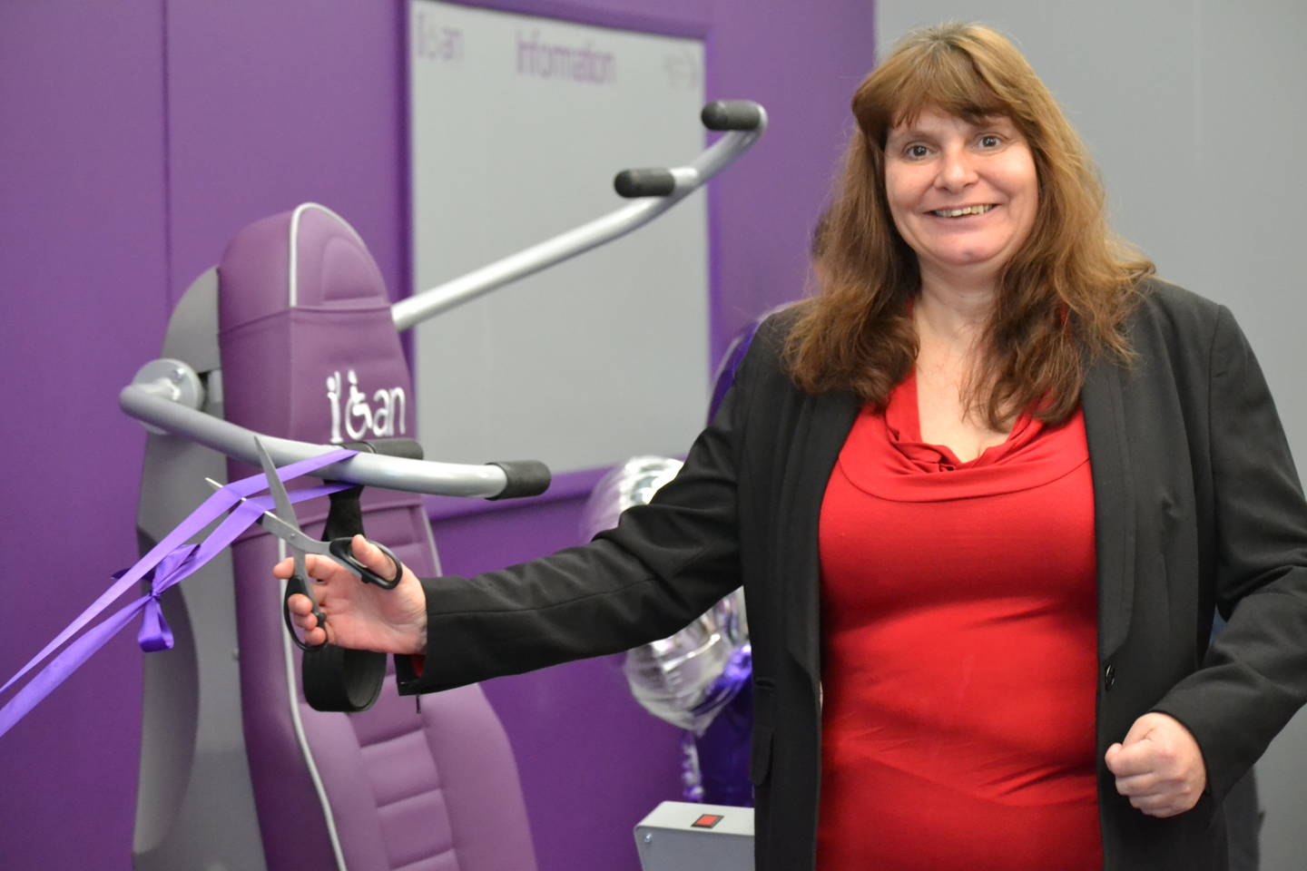 Sara Payne ribbon cutting at the Valley Leisure Launch New & Innovative Therapy Centre 