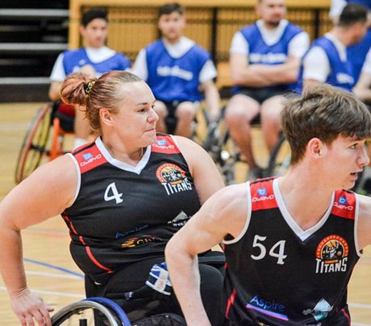 Louise Sugden playing wheelchair basketball
