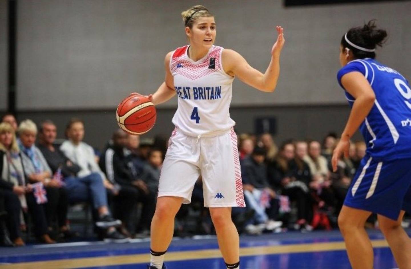 Georgia Jones playing basketball for Great Britain