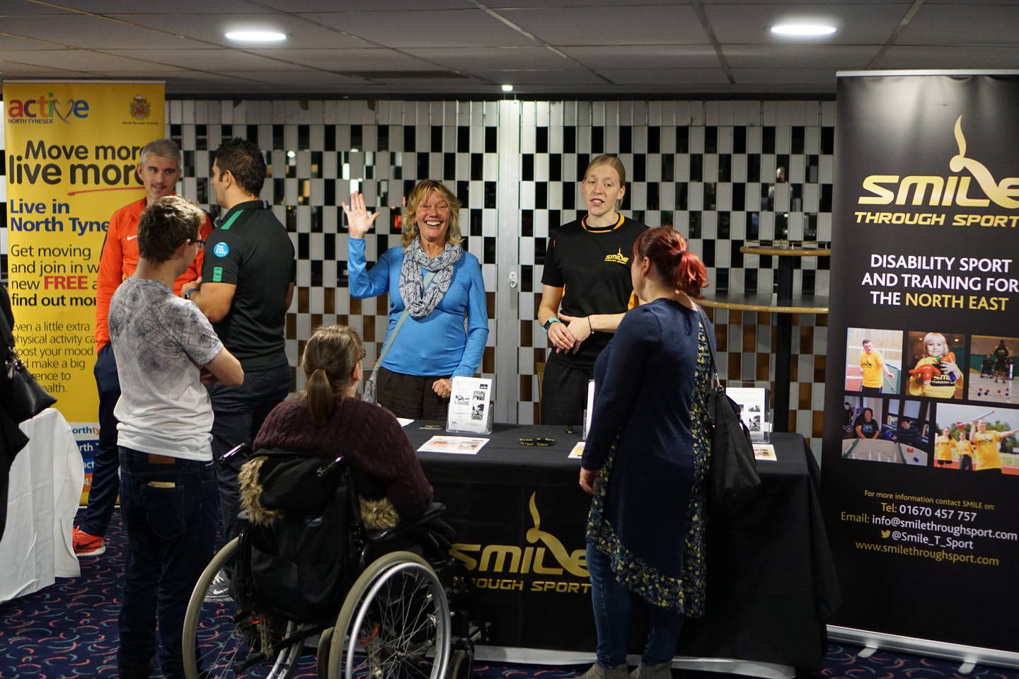 Smile Trough Sport stand