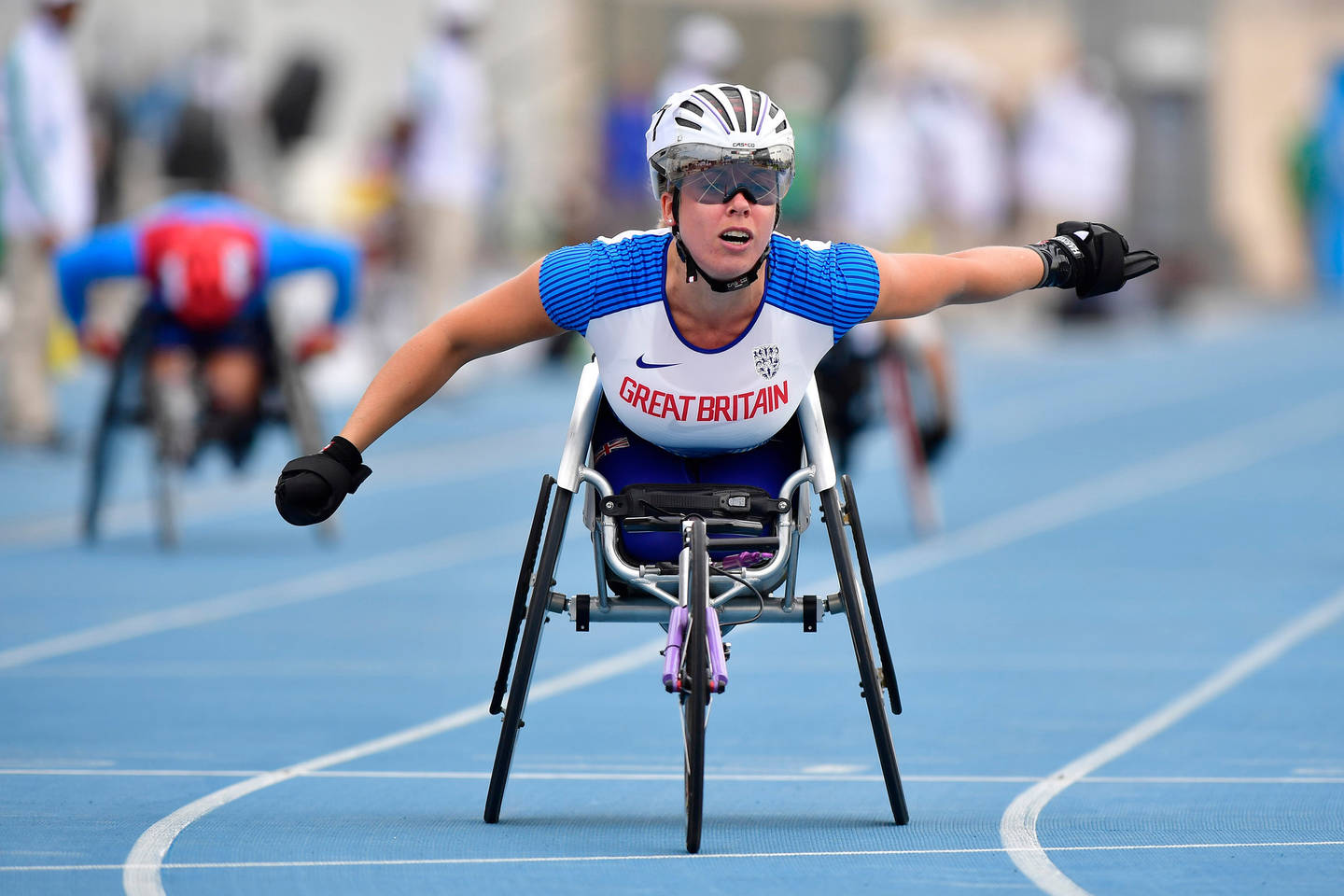 Hannah Cockroft crosses the line to win gold at the World Para Athletics Championships