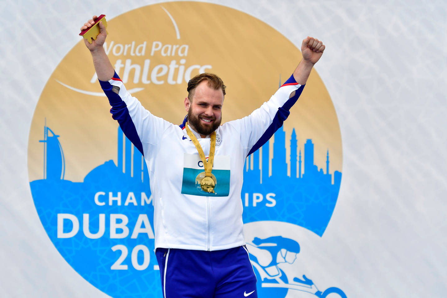 Aled Davies on the podium after winning gold at the Worlds 2019