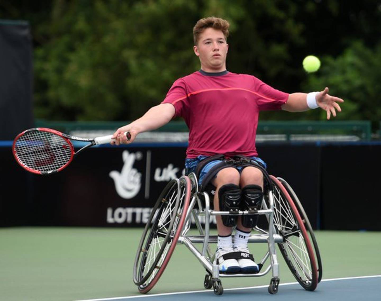 Alfie Hewett playing wheelchair tennis