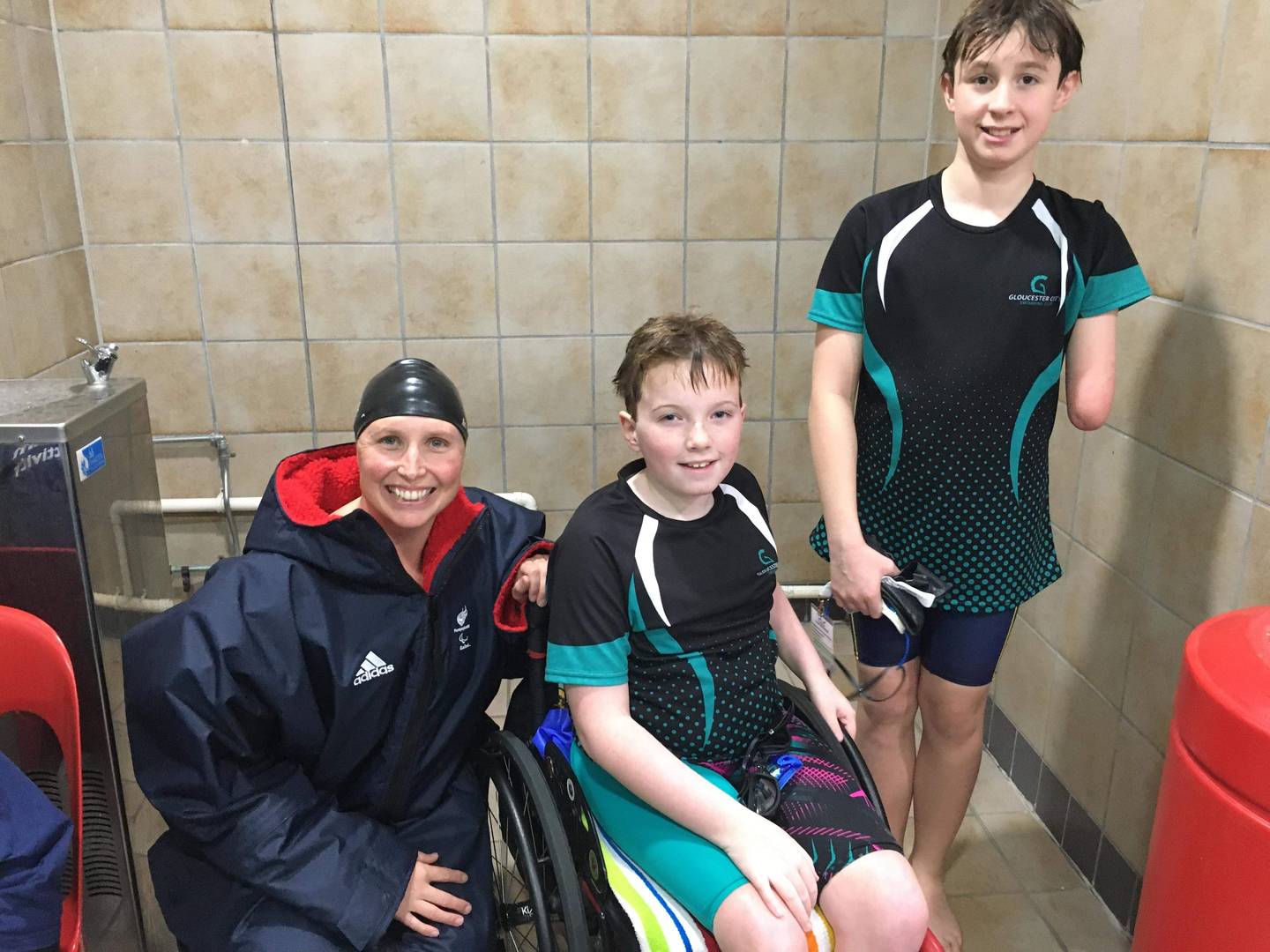 McKenzie with para-swimmer Steph Millward MBE on the left and his friend Jacob on the right.