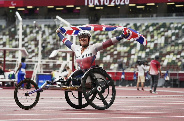 Hannah Cockroft wins gold in 100m T34, Tokyo 2020