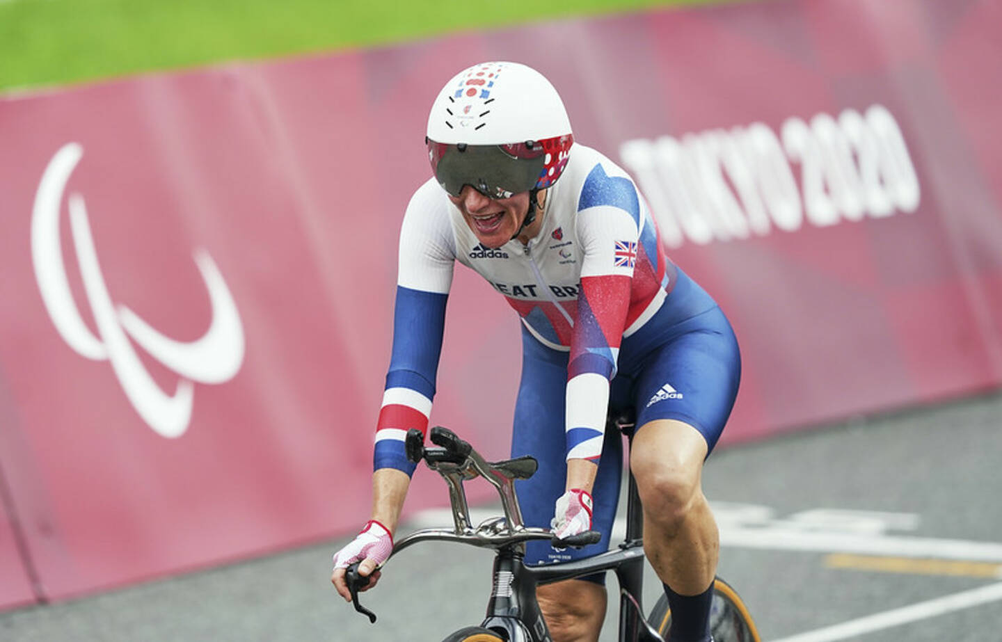Dame Sarah Story wins gold in women C5 time trial